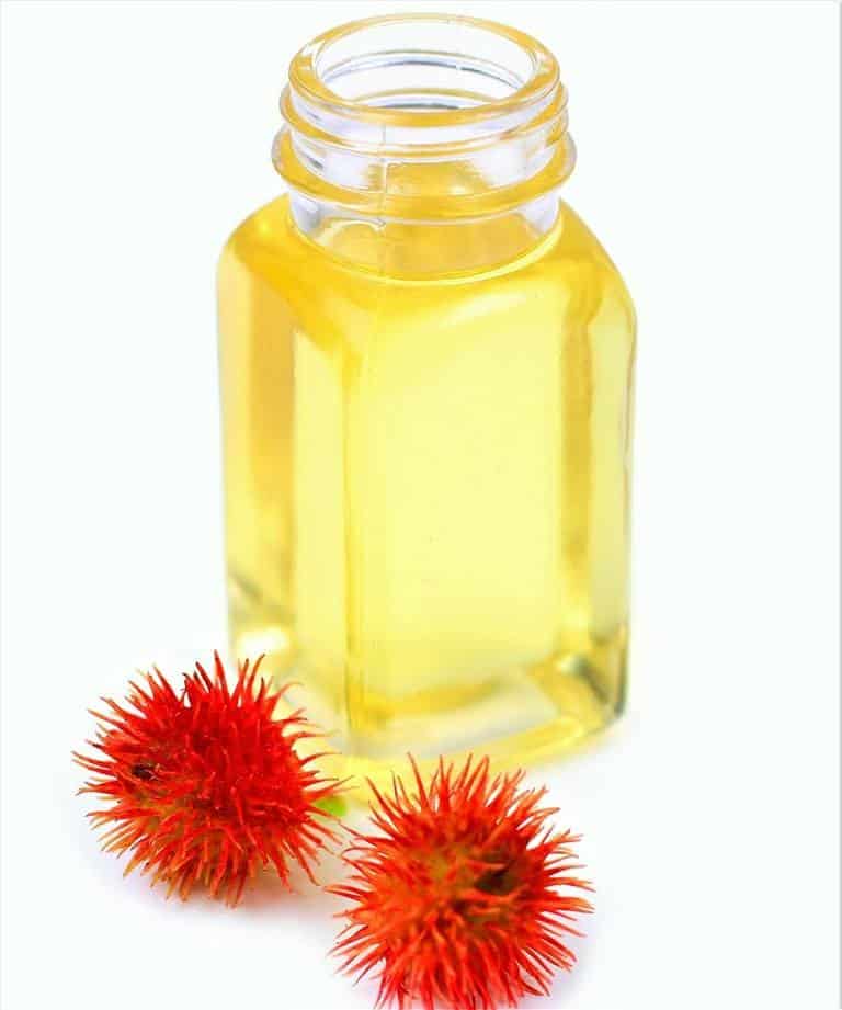 How to Use Castor Oil for Thick and Luscious Hair Growth