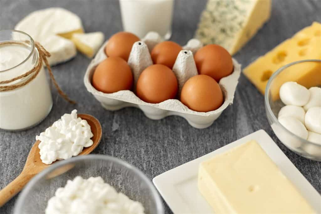 Vitamin B12 food source: eggs and cheese